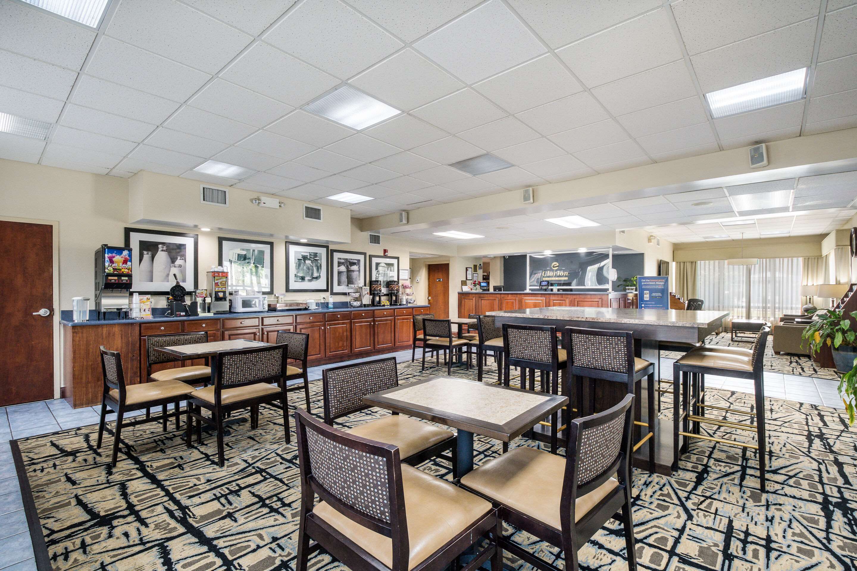 Breakfast area | Clarion Inn