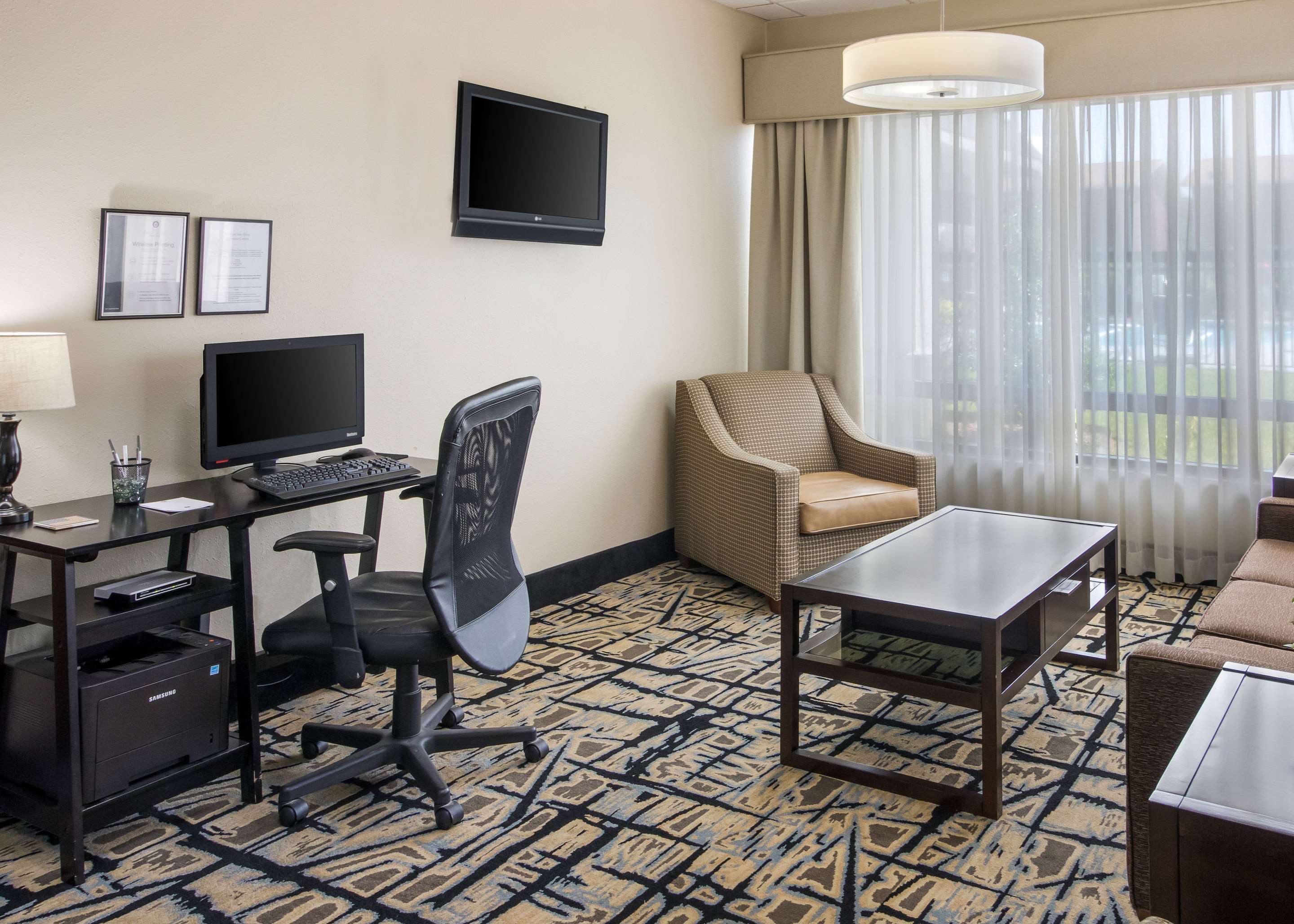 Business center | Clarion Inn