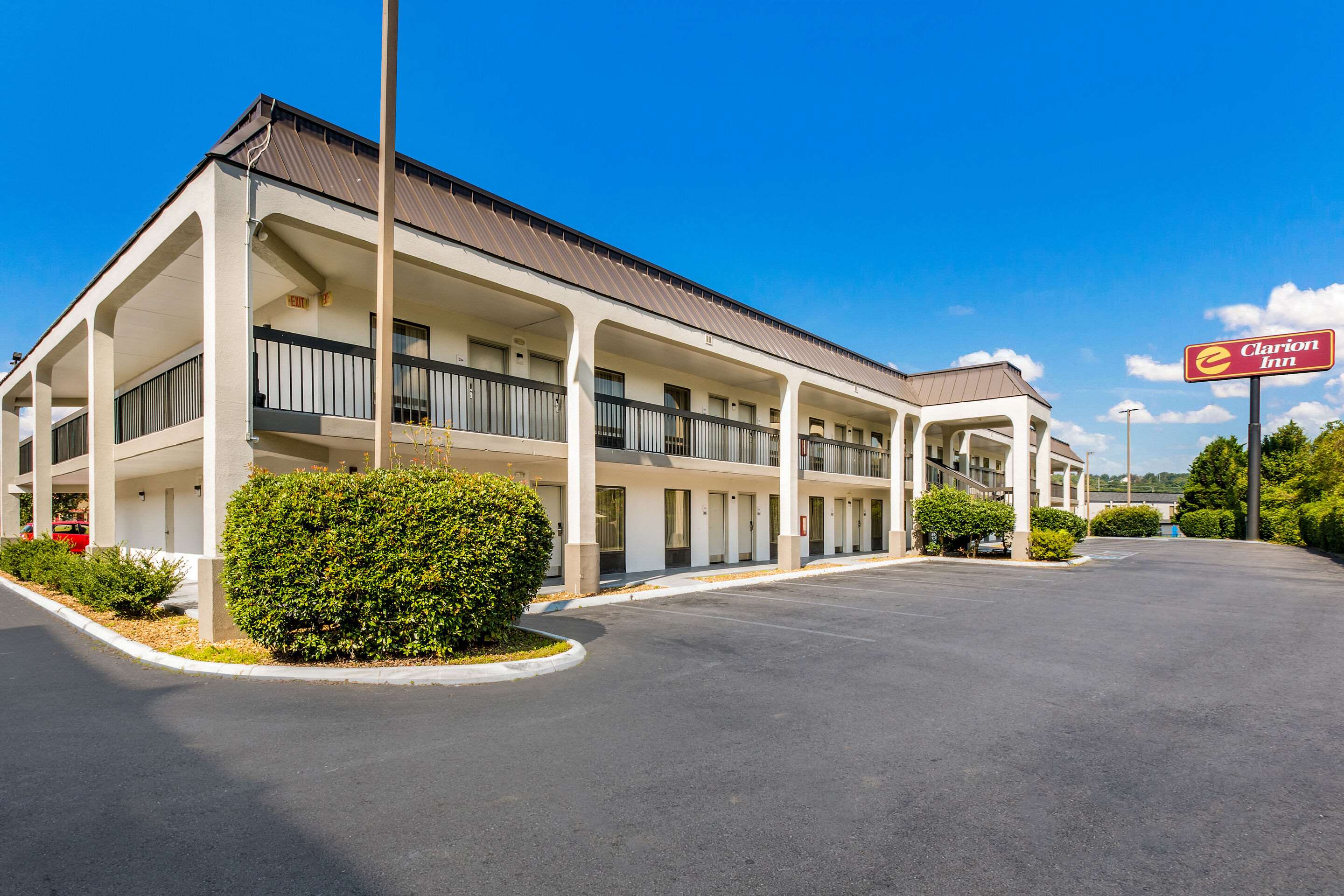Hotel entrance | Clarion Inn