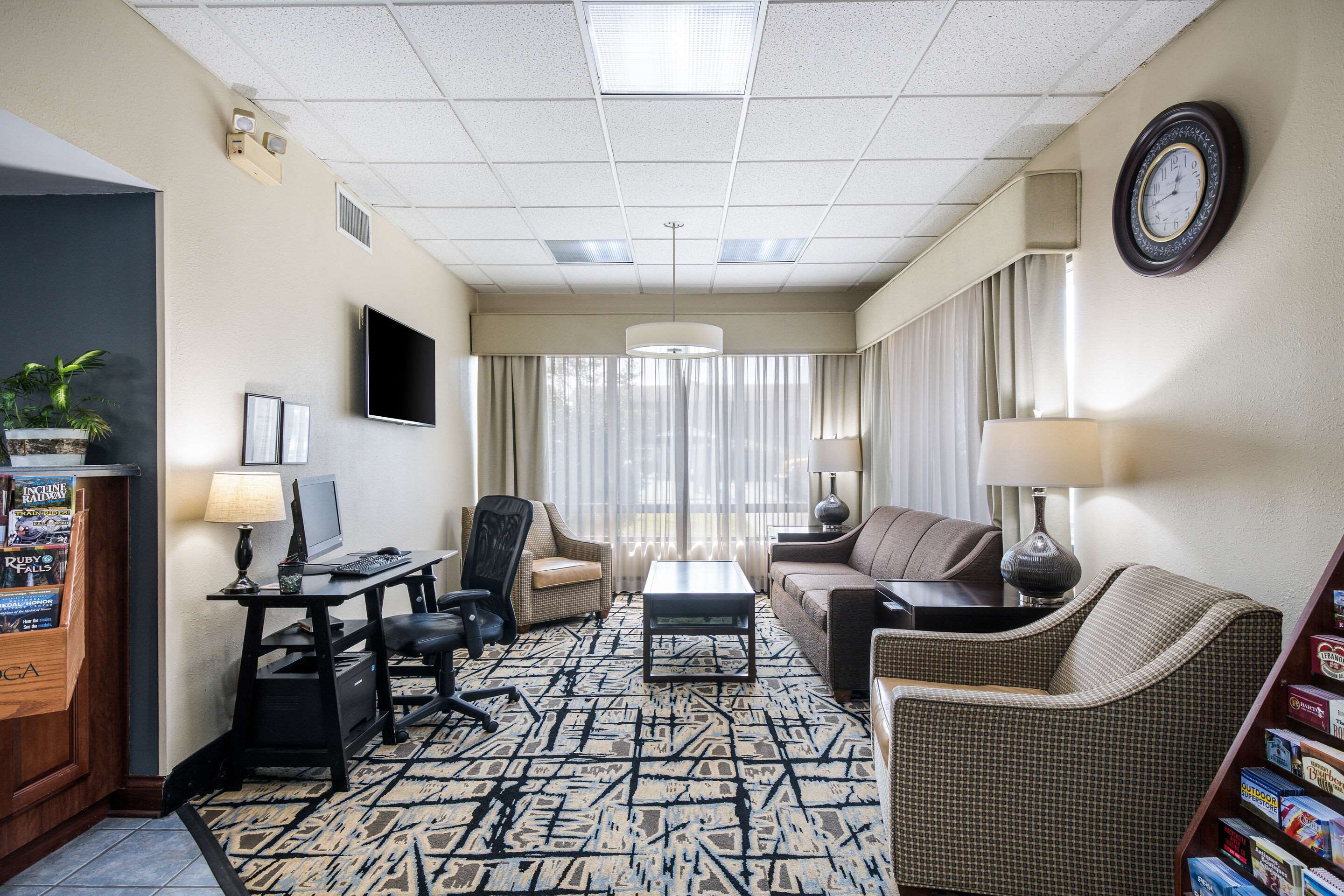 Hotel lobby | Clarion Inn