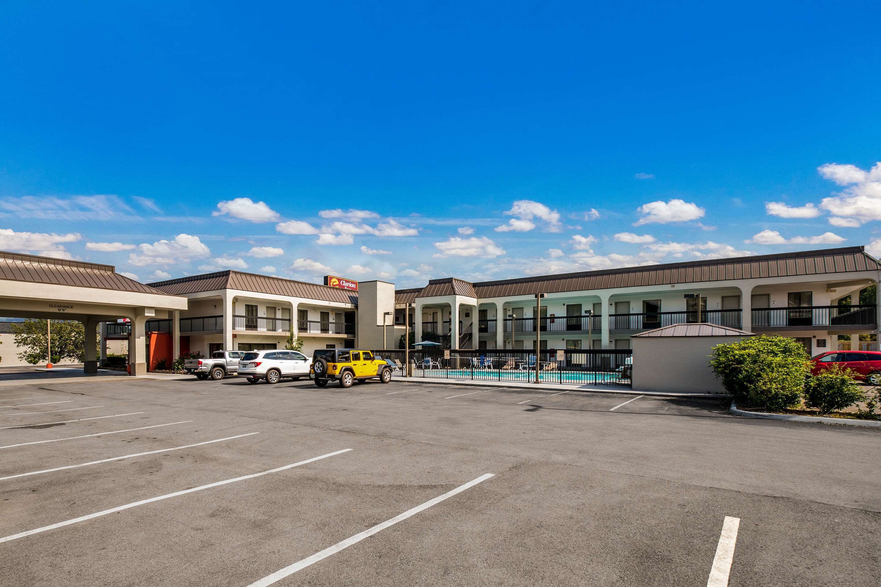 Hotel entrance | Clarion Inn