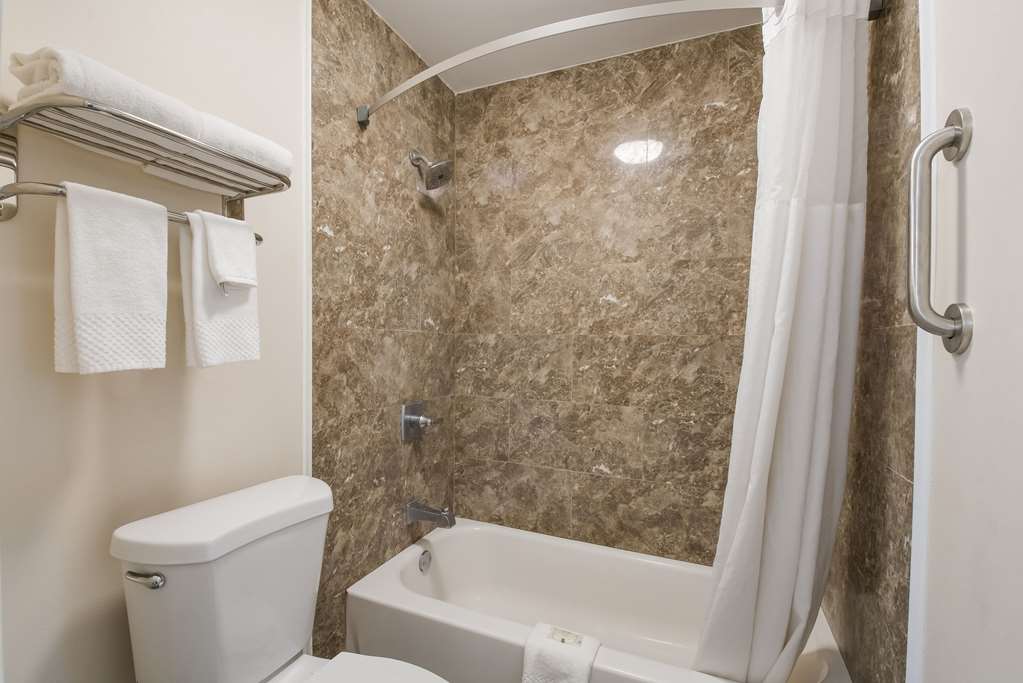 QUALITY INN-guestroom-Guest Room,Bathroom,On-Site.jpg