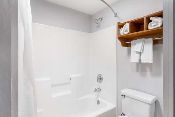  - Quality Inn Oak Ridge