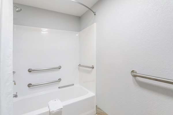  - Quality Inn Oak Ridge