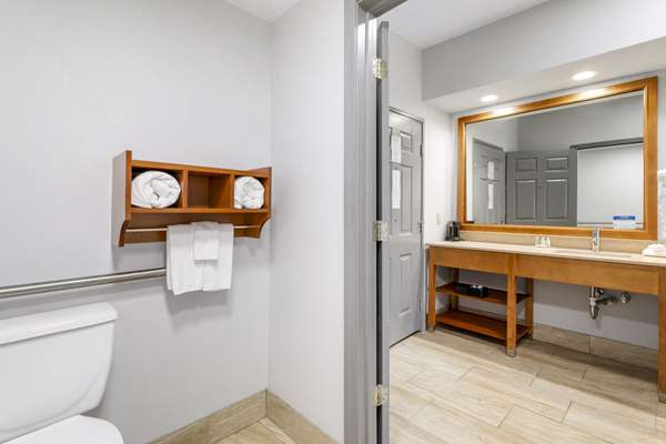  - Quality Inn Oak Ridge