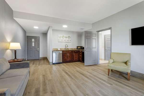 Suite - Quality Inn Oak Ridge