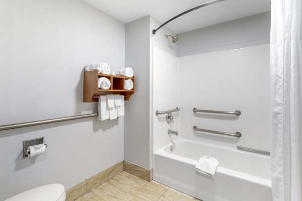  - Quality Inn Oak Ridge