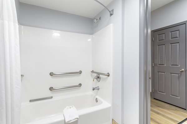  - Quality Inn Oak Ridge