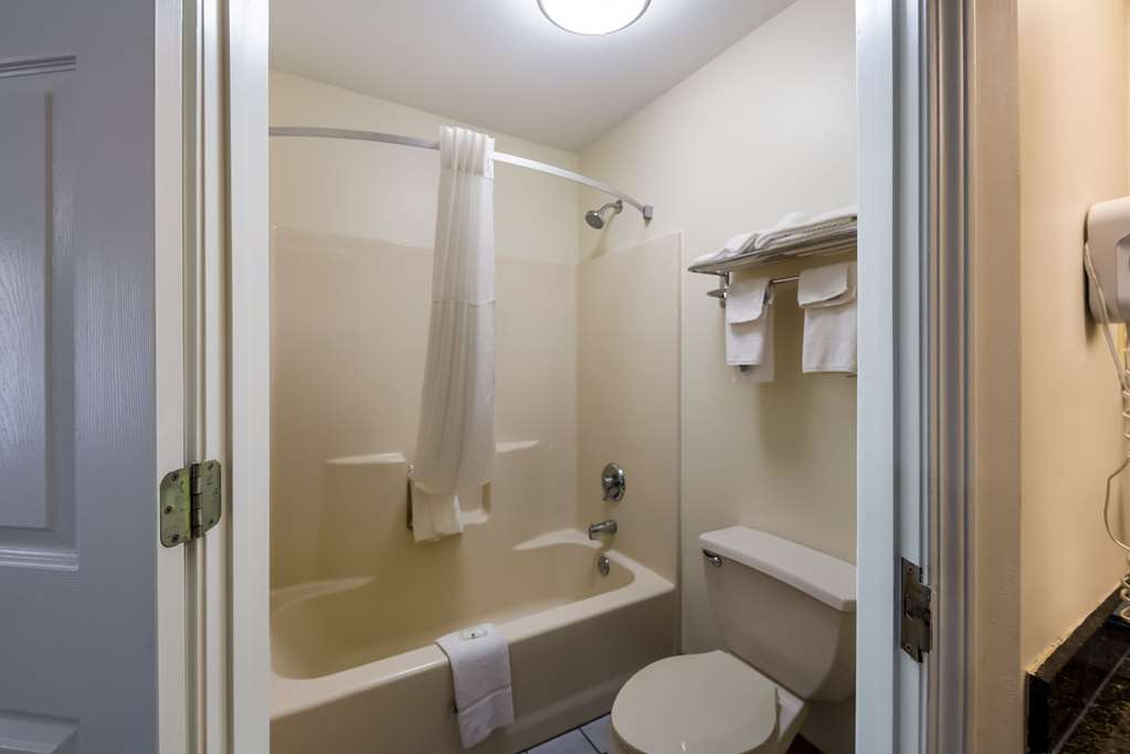 QUALITY INN JOHNSON CITY I-26 EXIT-guestroom-Guest Room,Bathroom,On-Site.jpg