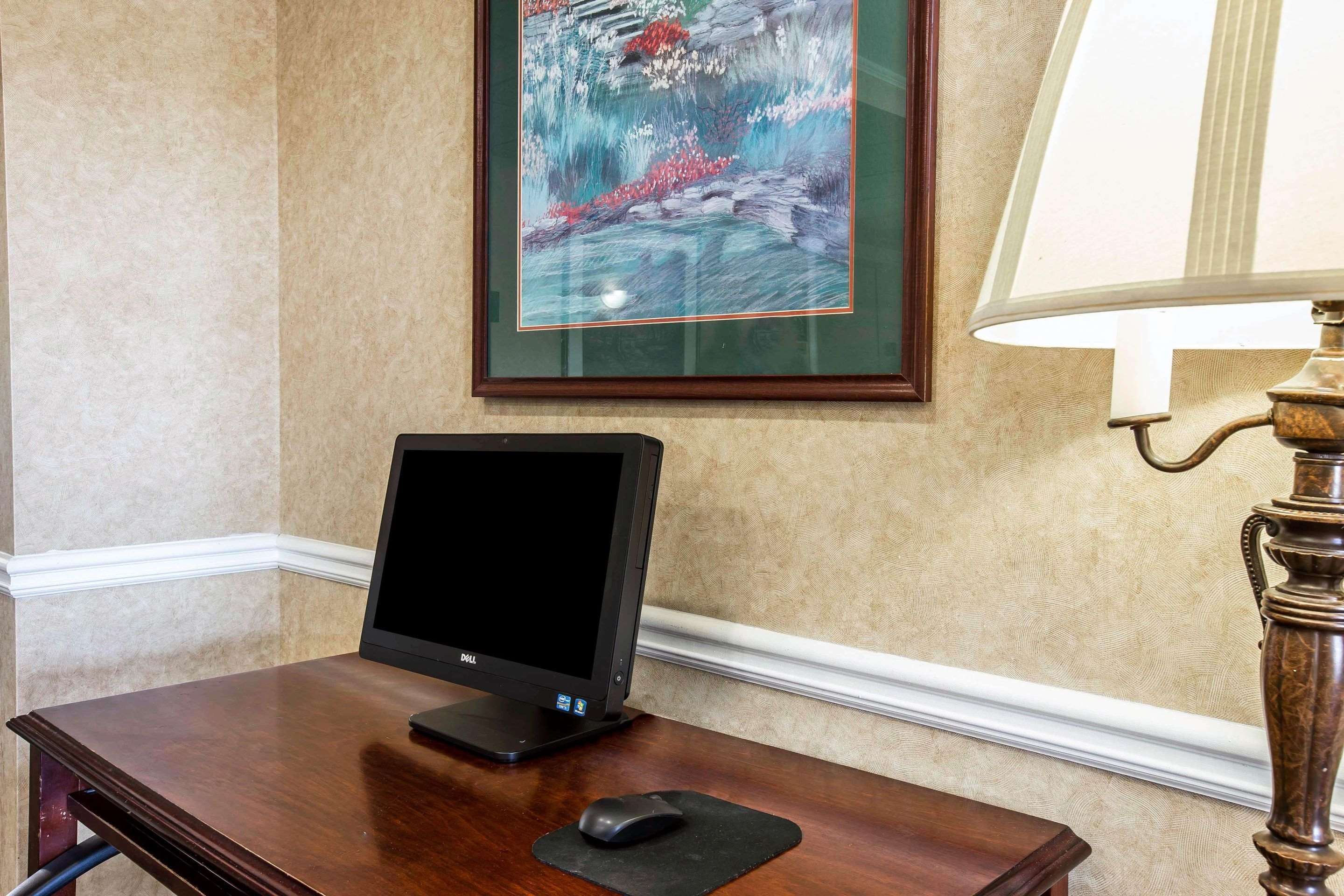 Business center with high-speed Internet access | Quality Inn Kingsport