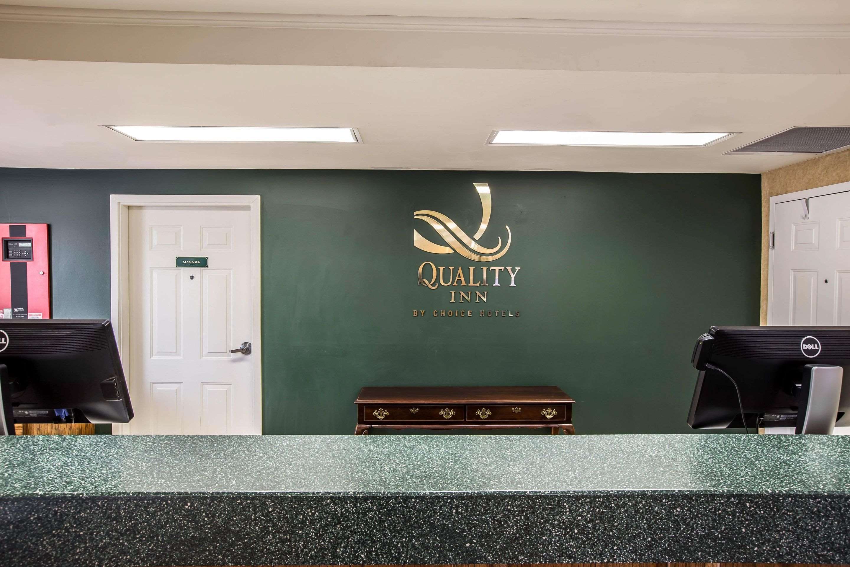 Front desk with friendly staff | Quality Inn Kingsport