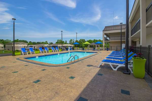 Pool - Quality Inn Paris