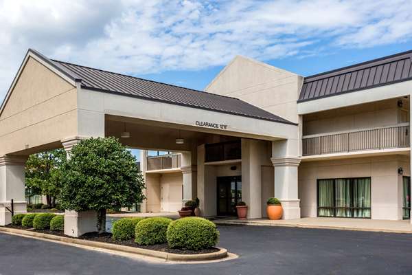On-Site,Outdoor/Exterior,Exterior View of Building