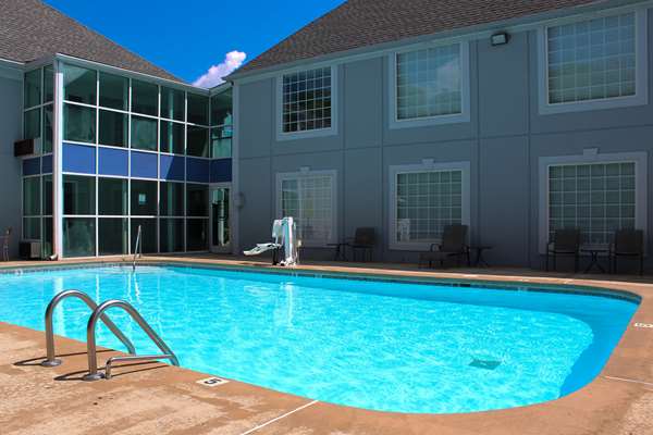 Pool - Quality Inn Crossville - I-40, Exit 317