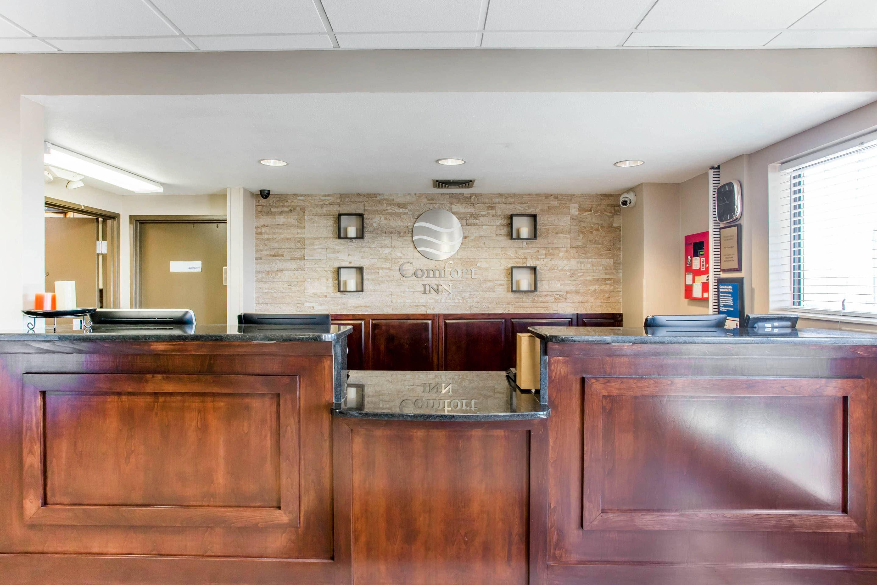 Front desk | Comfort Inn Franklin Highway 96