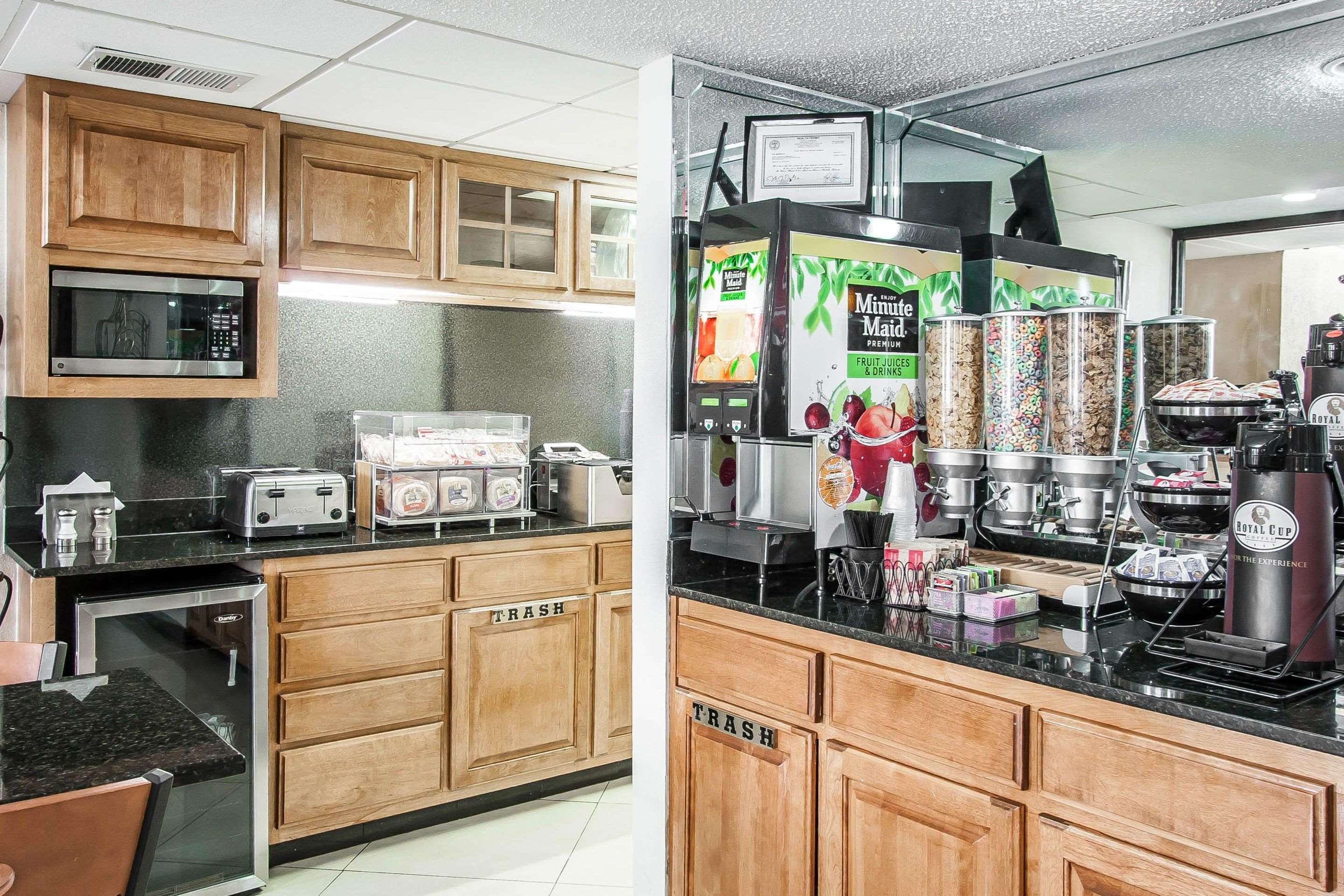 Free breakfast | Econo Lodge Inn & Suites