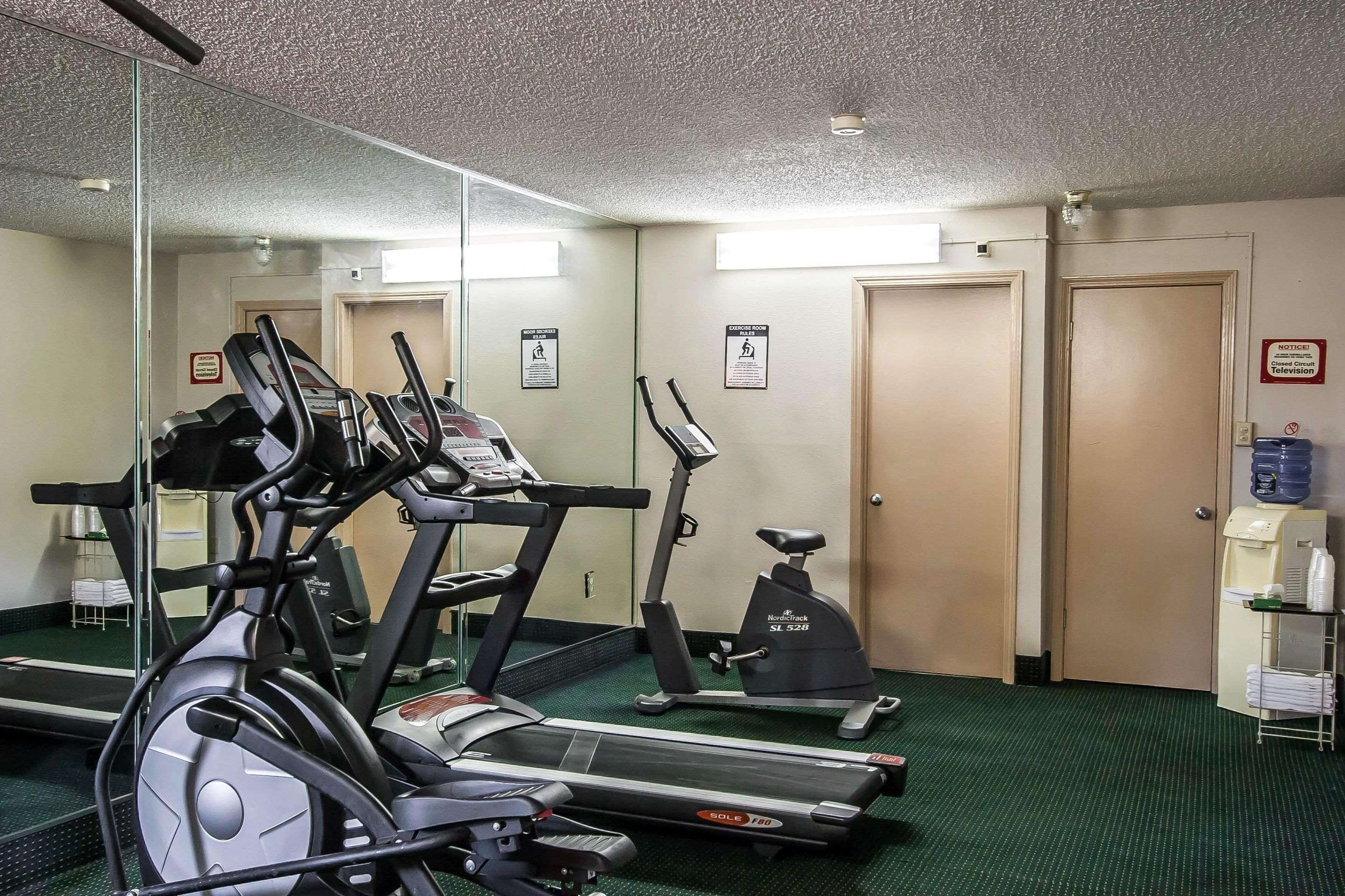 Exercise room | Econo Lodge Inn & Suites