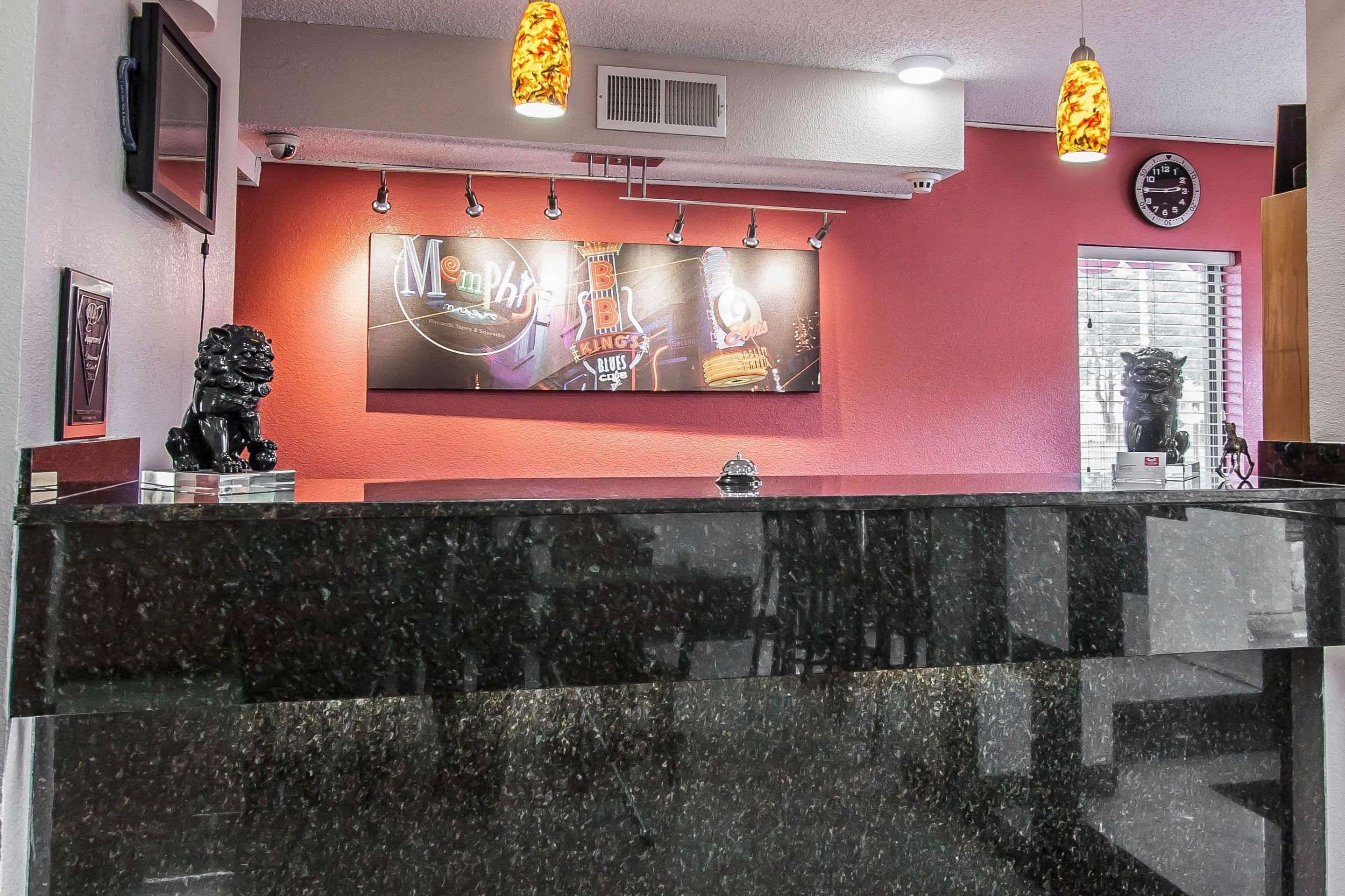 Front desk | Econo Lodge Inn & Suites