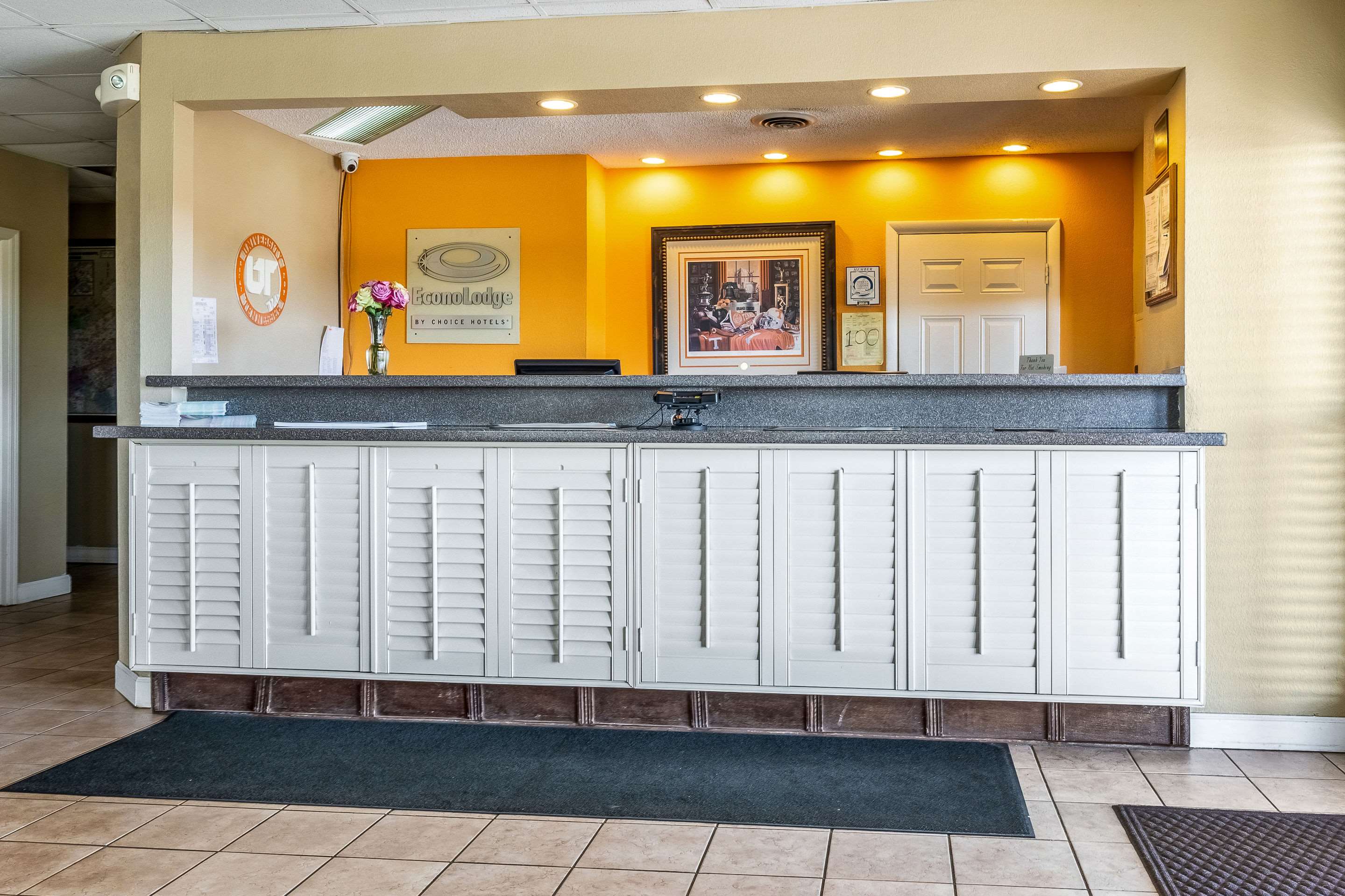 Front desk | Econo Lodge Knoxville