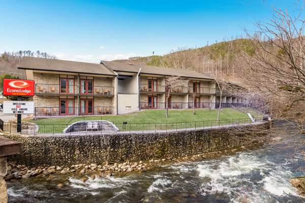 Exterior view - Econo Lodge Inn & Suites on the River Gatlinburg