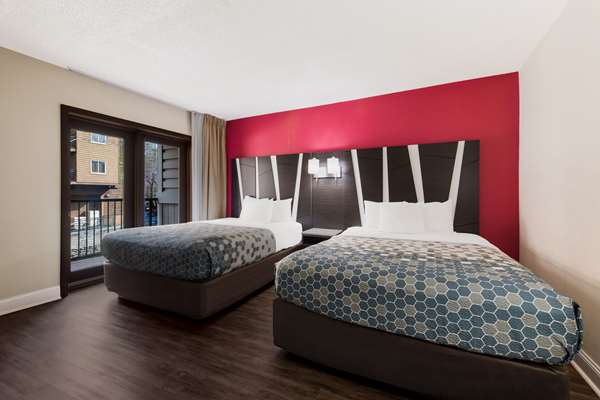  - Econo Lodge Inn & Suites on the River Gatlinburg