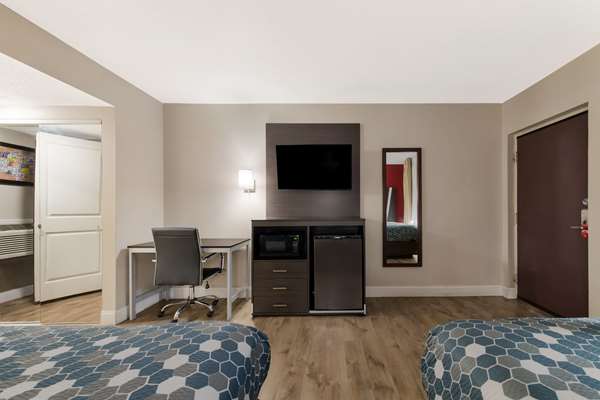  - Econo Lodge Inn & Suites on the River Gatlinburg