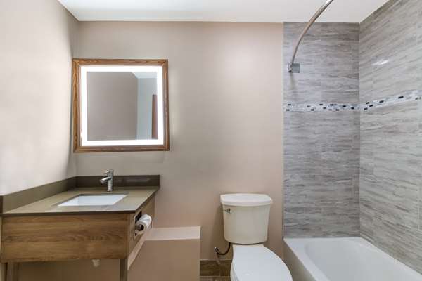  - Econo Lodge Inn & Suites on the River Gatlinburg