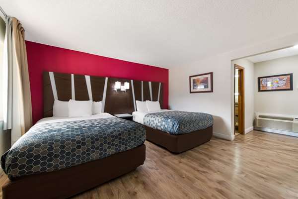 Suite - Econo Lodge Inn & Suites on the River Gatlinburg