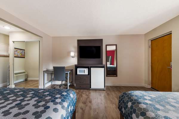 Suite - Econo Lodge Inn & Suites on the River Gatlinburg