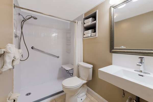  - Econo Lodge Inn & Suites on the River Gatlinburg