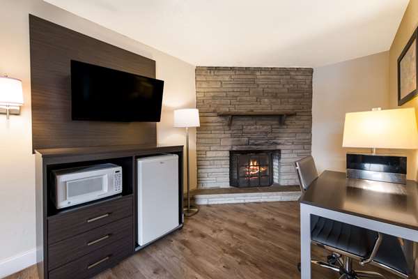  - Econo Lodge Inn & Suites on the River Gatlinburg