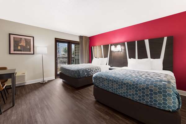  - Econo Lodge Inn & Suites on the River Gatlinburg