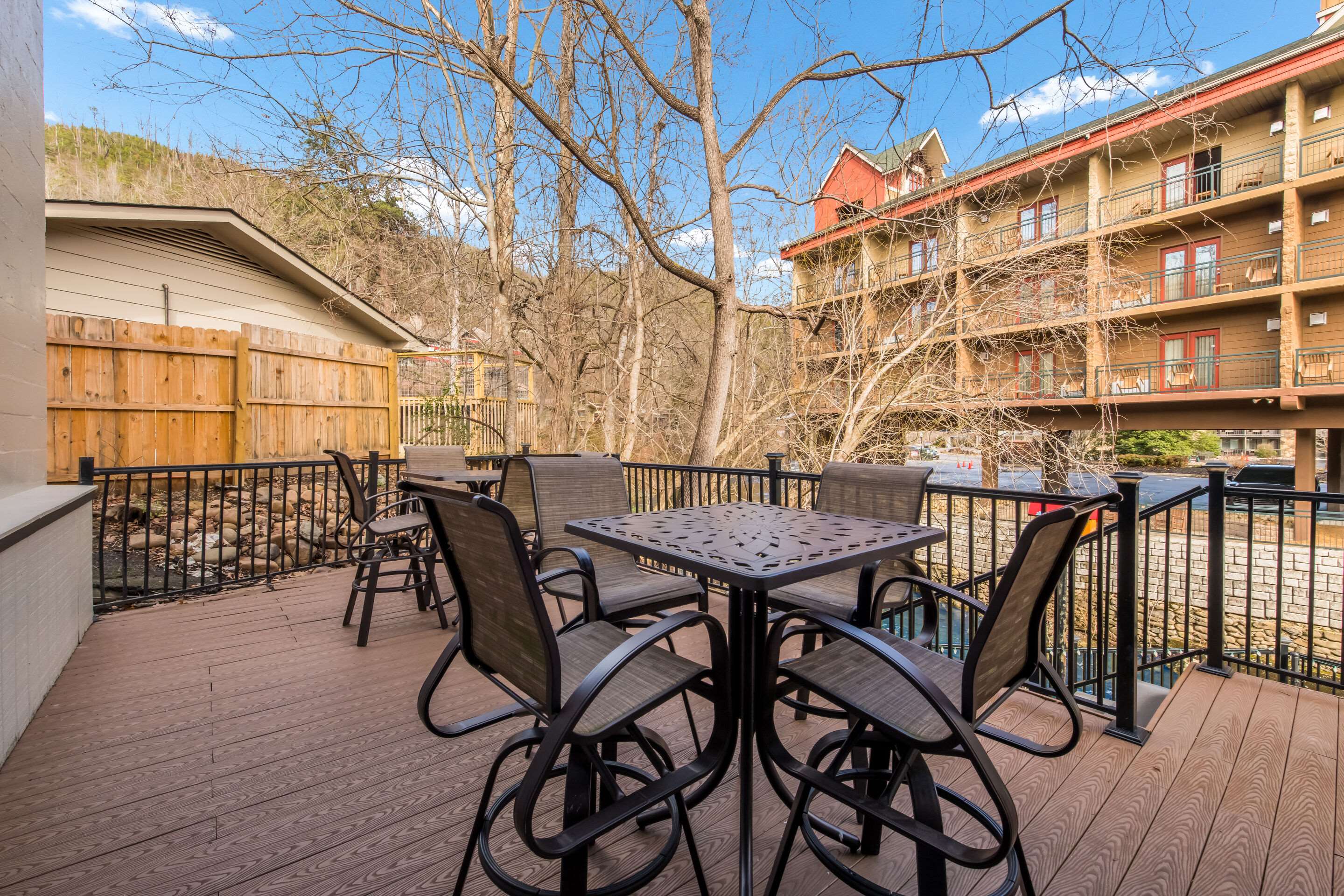 Outdoor area | Econo Lodge Inn & Suites On The River