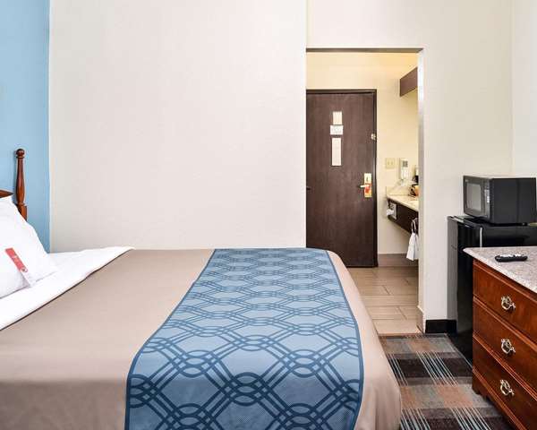  - Econo Lodge Inn & Suites Shelbyville