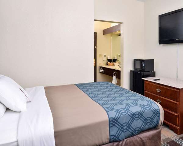  - Econo Lodge Inn & Suites Shelbyville