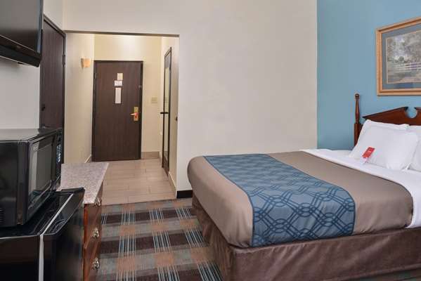  - Econo Lodge Inn & Suites Shelbyville