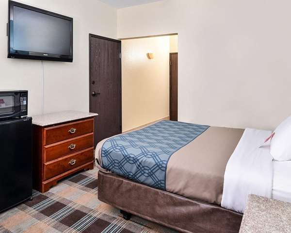  - Econo Lodge Inn & Suites Shelbyville