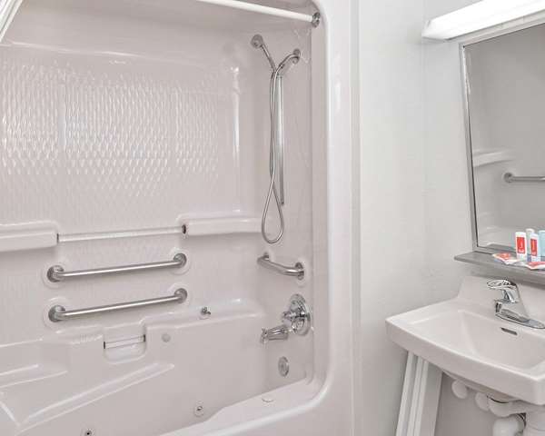  - Econo Lodge Inn & Suites Shelbyville