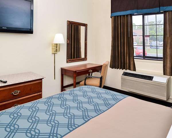  - Econo Lodge Inn & Suites Shelbyville