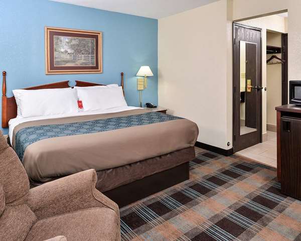  - Econo Lodge Inn & Suites Shelbyville