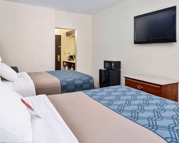  - Econo Lodge Inn & Suites Shelbyville
