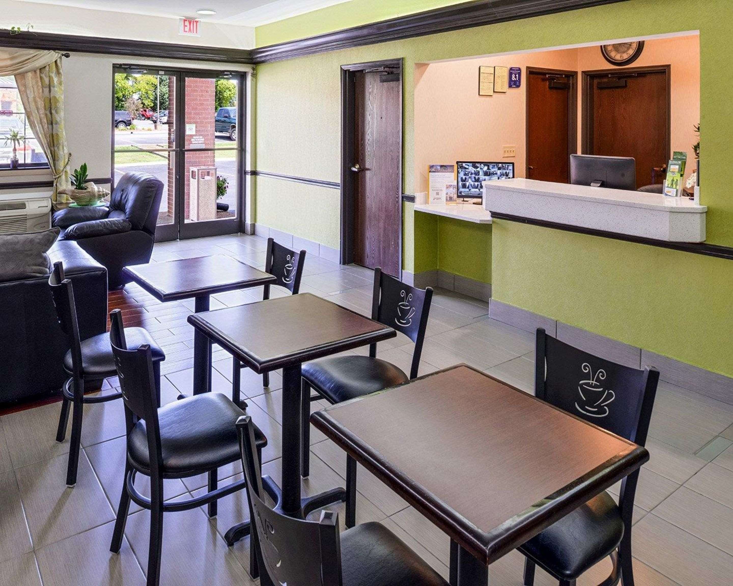 Breakfast area in the lobby