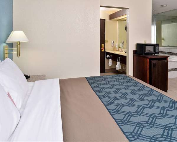  - Econo Lodge Inn & Suites Shelbyville