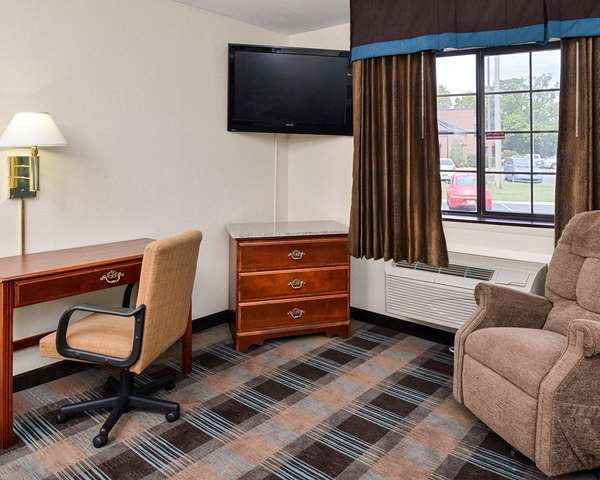  - Econo Lodge Inn & Suites Shelbyville