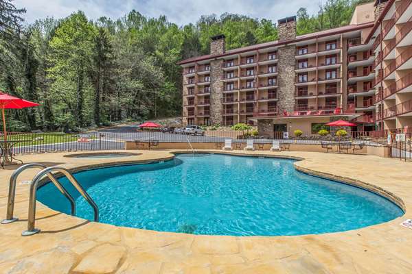 Pool - Quality Inn & Suites Aquarium Gatlinburg