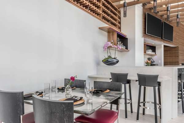 Bar - Hotel Napoleon Downtown Memphis - I-40, Exits 1 & 1A