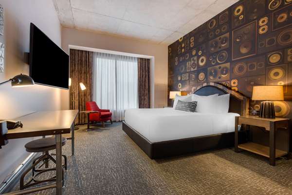  - Cambria Hotel Downtown Nashville - I-40 & I-65, Exit 209