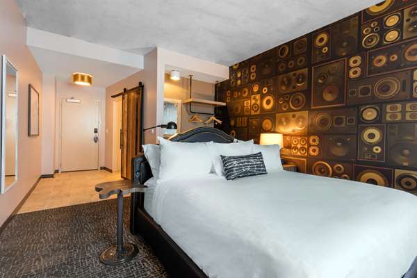  - Cambria Hotel Downtown Nashville - I-40 & I-65, Exit 209