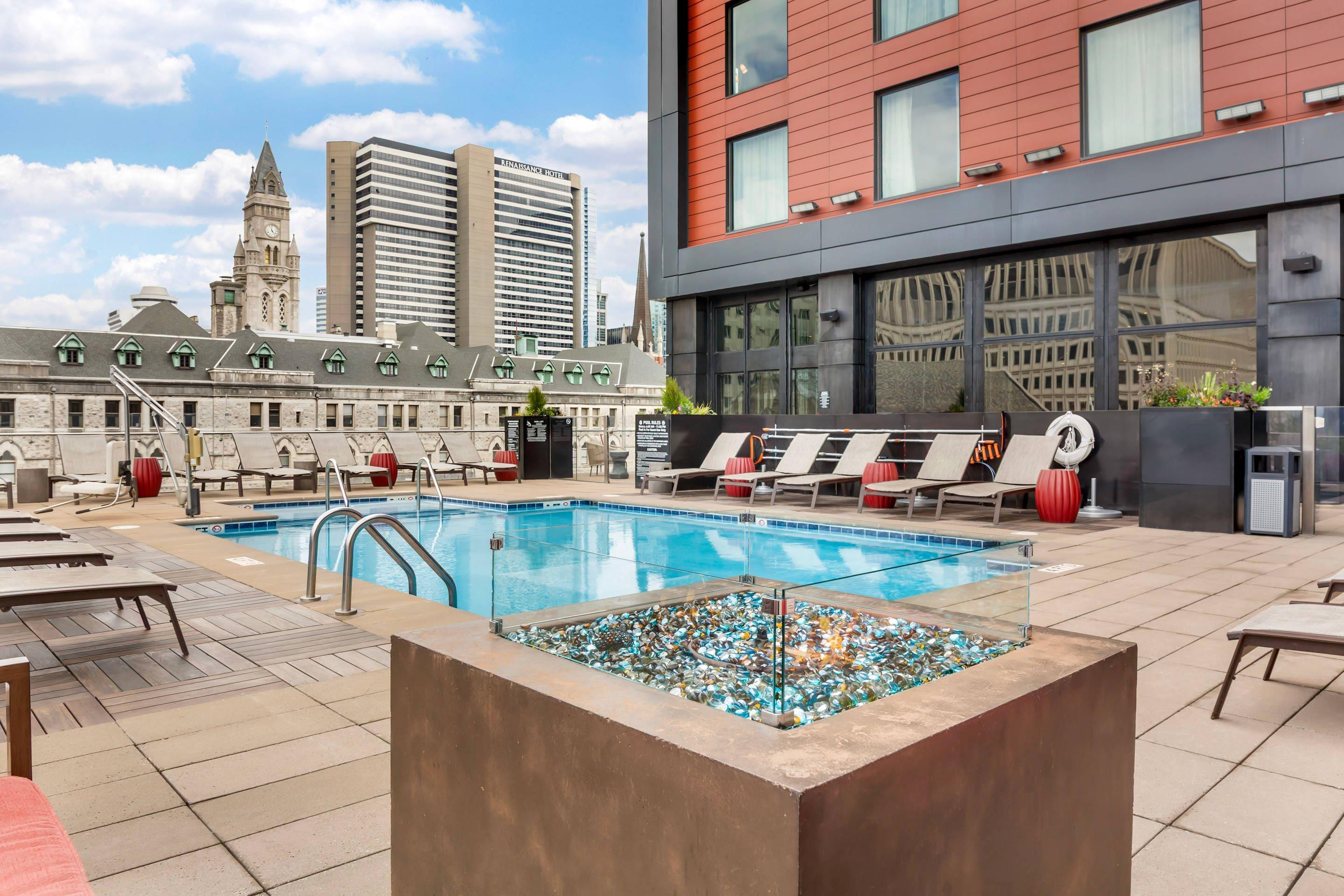Outdoor pool | Cambria Hotel Nashville Downtown