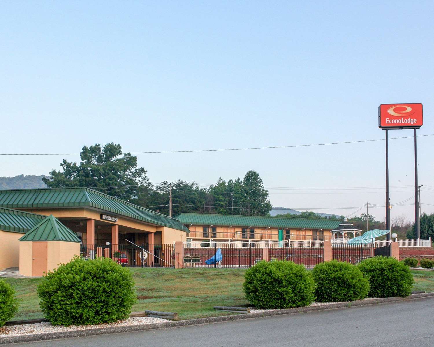 Econo Lodge Lake City, TN See Discounts Econo Lodge Lake City, TN See Discounts